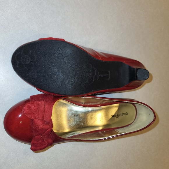 Sparkle & tux heel - Picture 3 of 3